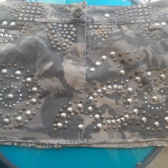 Camouflage Studded with gromets and studs - Picture 4 of 4